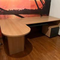 Scrivania con desk