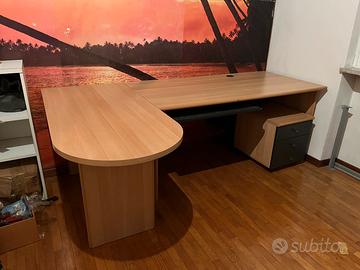 Scrivania con desk