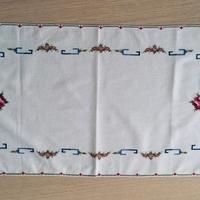 CENTRINO RICAMATO A MANO