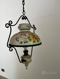 Lampadario vintage in ceramica e ferro battuto