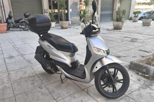 scooter Peugeot Tweet 150 usato anno 2019