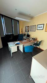 Mobili per ufficio LAS scrivanie armadi sedie
