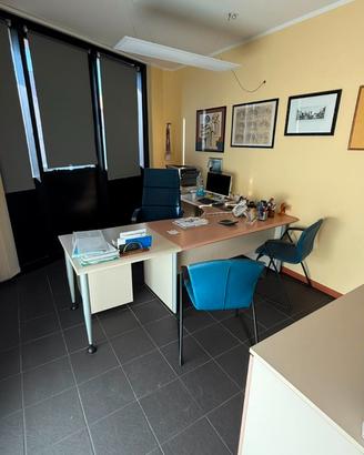 Mobili per ufficio LAS scrivanie armadi sedie