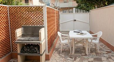 Bilocale con giardino a 7 minuti A PIEDI dal mare