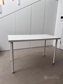 Scrivania o tavolo da lavoro