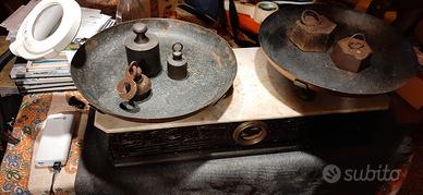 vecchia bilancia big a due piatti 