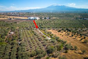 Terreno Pianeggiante su strada con acqua e luce
