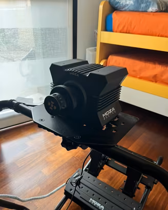 Moza R5 Kit Completo Volante, Pedaliera e Scatola