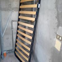 lettino a doghe una con i piedi e una ad incastro