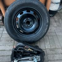Ruotino gomma pneumatico di scorta più crick