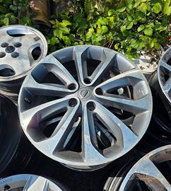 Cerchi in lega  entrambi 18" Nissan Qashqai