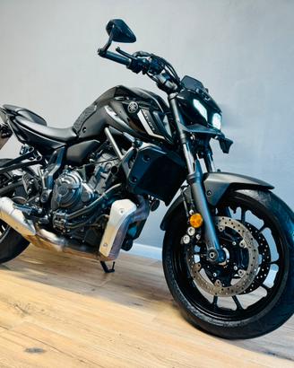 MT-07 2023 TECH BLACK ABS 14.454 KM GARANZIA 2028