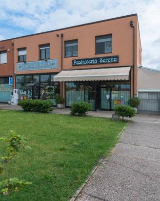 Attività / Licenza di 220 m² con 2 locali a Nogaro