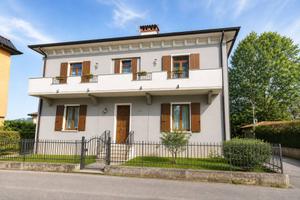 Villa di 400 m² con più di 5 locali e box auto dop
