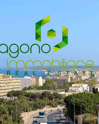 Panoramico pentavani con vista mare in contesto si