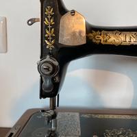 Antica macchina da cucire della Singer
