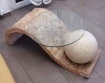 Tavolino in pietra con piano in vetro