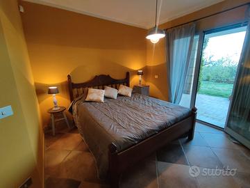 Un letto matrimoniale e materasso in omaggio