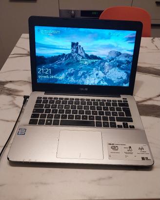 ASUS P302U – i5 / 8GB RAM / SSD 500GB