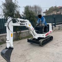 E129 Mini escavatore 14 q