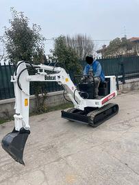 E129 Mini escavatore 14 q