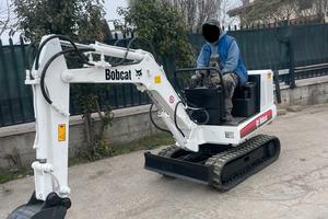 E129 Mini escavatore 14 q