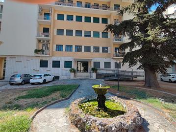 Zona EUR - Camere con bagno privato e parcheggio