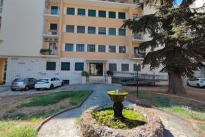 Zona EUR - Camere con bagno privato e parcheggio