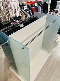 Espositori con fiancate in cristallo satinato