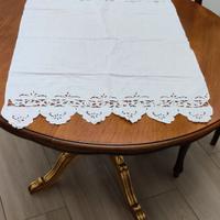 Runner in cotone con ricamo bordi