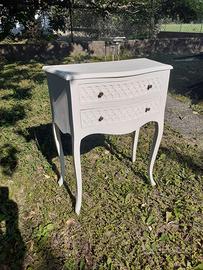 Antico comodino bianco bombato a due cassetti