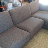 divano angolare con chaise longue