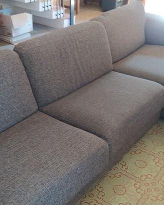 divano angolare con chaise longue