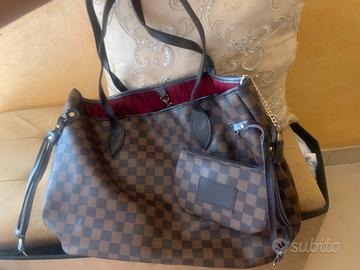 Borsa grande marrone con porta monete