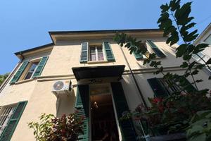 Villa di 1494 m² con più di 5 locali e box auto do
