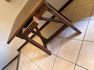 Tavolo scrittoio vintage in legno con cassetto