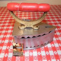 Ferro da stiro riproduzione d'epoca della nonna