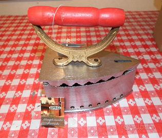 Ferro da stiro riproduzione d'epoca della nonna