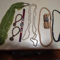 Bigiotteria vintage solo in blocco.