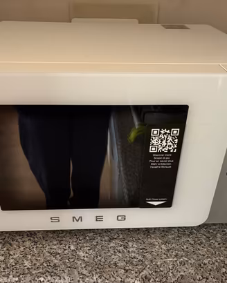 MICRONDE SMEG CON GRILL MOC01
