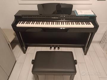 Pianoforte YAMAHA Clavinova clp 725