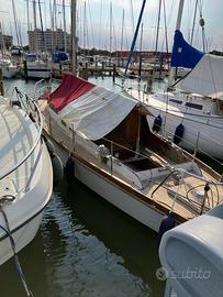 Barca Lehfeld a vela