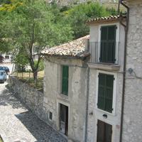 Bominaco - fabbricato con terreno