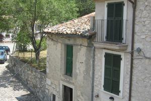 Bominaco - fabbricato con terreno