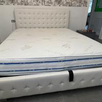 Letto matrimoniae con contenitore