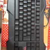 Tastiera per computer fisso.