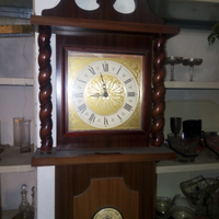 Orologio a torre in legno vintage