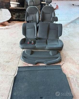 Ricambi tappezzeria interni peugeot 208 2017