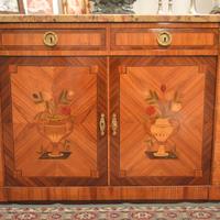 Capolavoro di ebanisteria mobile finemente intarsi