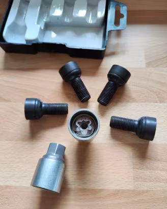 Bulloni Antifurto Ruote Mercedes  GLA e altri mod.